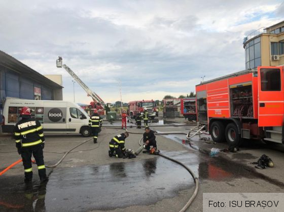 BRAȘOV. Update. Incendiu la un depozit de pe Calea Feldioarei! (Galerie FOTO) 5 IMG-20210707-WA0026_289406.jpg