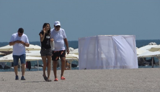 Brașoveanul Ion Țiriac, alături de o brunetă sexy (FOTO 2)! Unde-și petrece vacanța omul de afaceri?!... 2 tiriac1.png