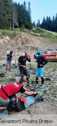 BRAȘOV. Biciclist cu fractură deschisă la antebraț, preluat de salvamontiști (FOTO) 3 FB_IMG_1629825272010_290729.jpg