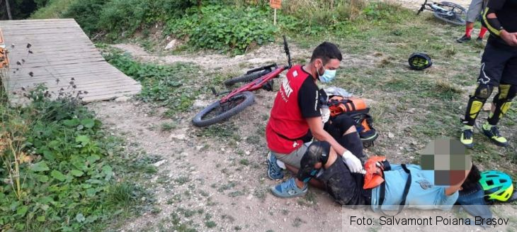 BRAȘOV. Biciclist cu fractură deschisă la antebraț, preluat de salvamontiști (FOTO) 2 FB_IMG_1629825276223_290728.jpg