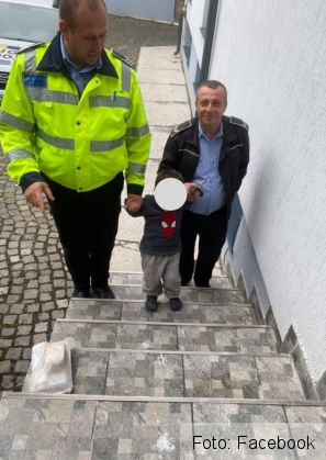 BRAȘOV. Copilaș speriat și înfometat, găsit într-un parc din Râșnov (Galerie FOTO) 3 FB_IMG_1630166486544_290801.jpg