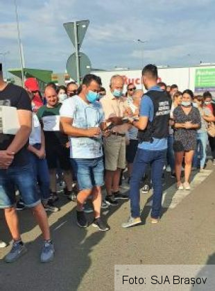 BRAȘOV. Ofițerii DGA, activități preventive cu viitorii șoferi și cu instructorii acestora 4 dga 3_290217.jpg