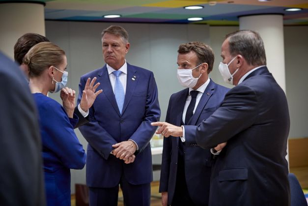 Președintele Iohannis, fără mască de protecție la Congresul PNL... Reacția Sindicatului Europol 6 62138189_291491.jpg