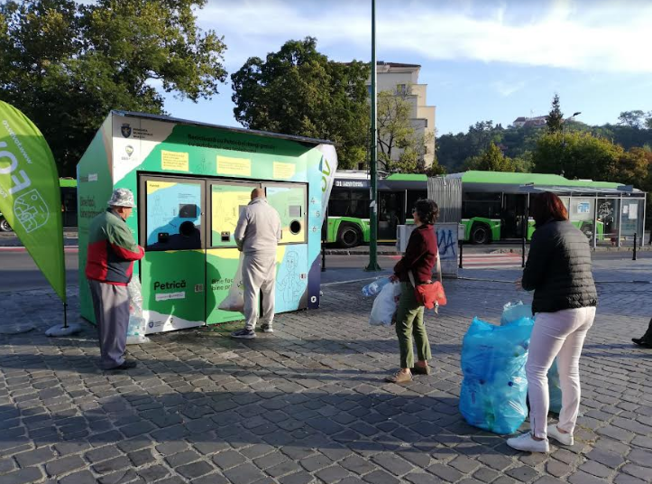 BRAȘOV. E coadă la Petrică! Automatul care reciclează ambalaje în schimbul biletelor de autobuz a colectat 7.242 de recipiente în doar două zile 2 petrica1.png