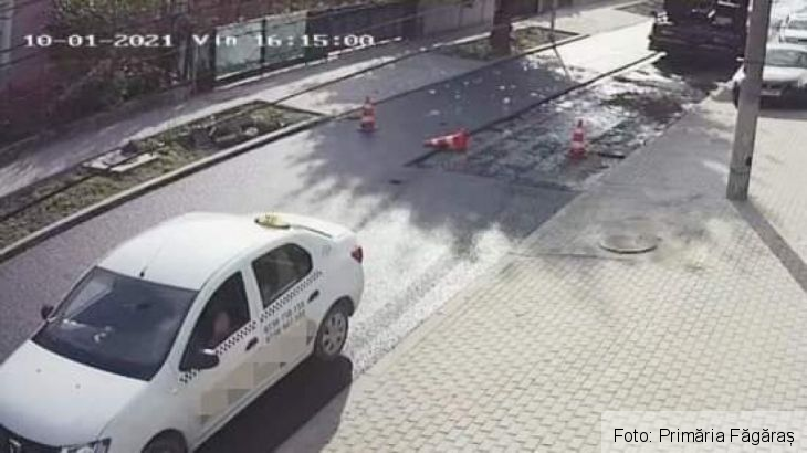 BRAȘOV. Lucrări de asfaltare distruse de un taximetrist, în Făgăraș / Trotuar nou, deteriorat grav de...(Vezi galerie FOTO) 2 FB_IMG_1633259001360_291698.jpg