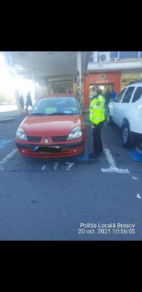 BRAȘOV. Șoferi sancționați pentru opriri/staționări neregulamentare, inclusiv pe piste de bicicletă 2 IMG-20211020-WA0008_292076.jpg