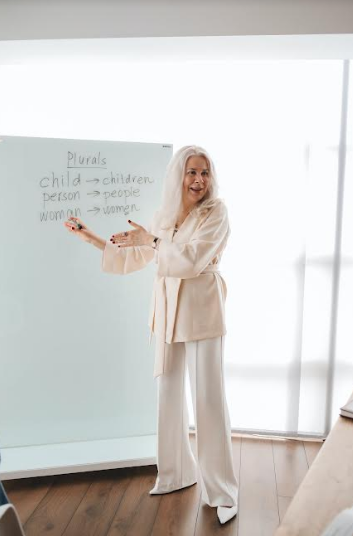 Nu ai reușit singur, nicio problemă! Înscrie-te la cursuri de engleză și dă-ți șansa unei schimbări! 2 curs1.png