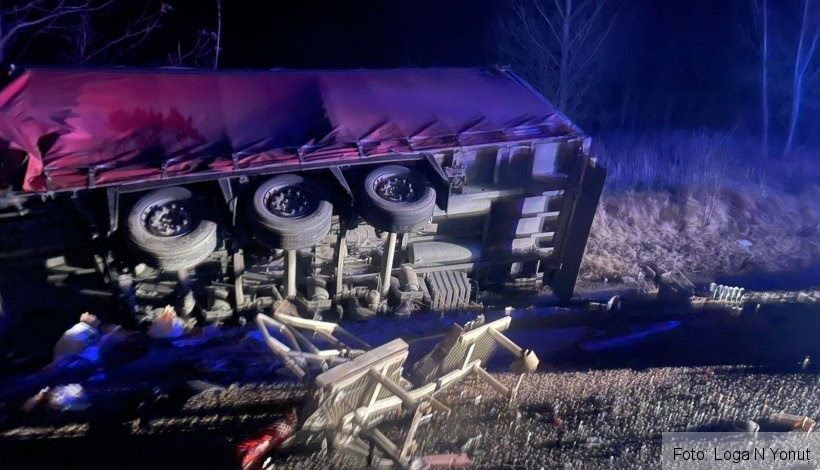 Accident soldat cu patru morți și un rănit, pe DN 6 (FOTO) 2 ad0zmwrlztfjzgnkmzjknzhmmdm1mdljotzimzaxmtbjma.jpg