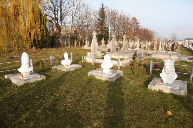 BRAȘOV. „Simbolurile neamului românesc”, sfințite, dar tot ascunse publicului larg 3 monument1_292551.jpg