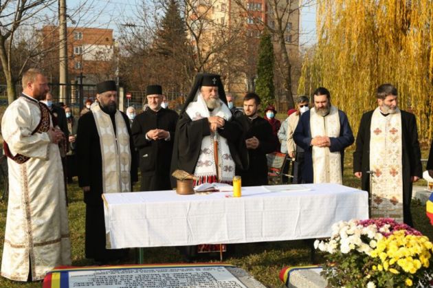 BRAȘOV. „Simbolurile neamului românesc”, sfințite, dar tot ascunse publicului larg 9 monument2_292557.jpg