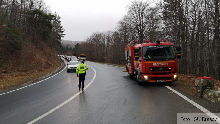 BRAȘOV. Autobuz implicat într-un accident cu șase victime, pe Drumul Poienii (FOTO) 2 IMG-20211231-WA0008_293663.jpg