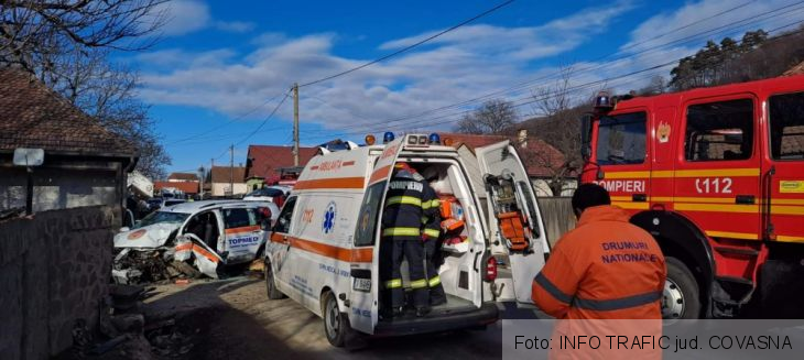 Ambulanță implicată într-un accident grav, în Covasna (Galerie FOTO) 2 FB_IMG_1641908318704_293869.jpg