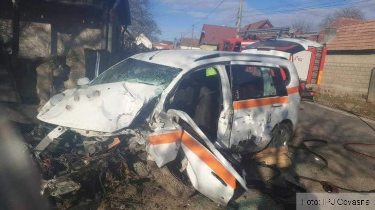 Ambulanță implicată într-un accident grav, în Covasna (Galerie FOTO) 4 FB_IMG_1641908555080_293872.jpg