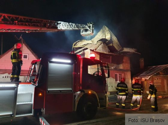 BRAȘOV. Case în flăcări, la Perșani (Galerie FOTO) 3 IMG-20220113-WA0030_293928.jpg