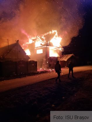 BRAȘOV. Case în flăcări, la Perșani (Galerie FOTO) 2 IMG-20220113-WA0031_293927.jpg