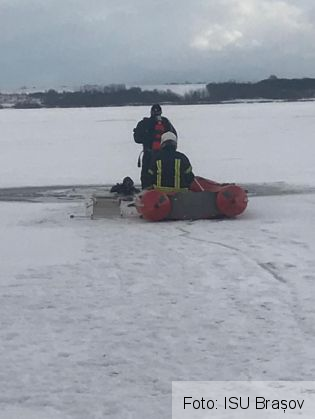 Update. BRAȘOV. Băiatul căzut în apa înghețată a lacului Dumbrăvița a decedat 3 IMG-20220122-WA0008_294139.jpg