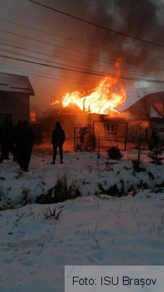 BRAȘOV. Incendiu în Sânpetru (Galerie FOTO) 3 IMG-20220129-WA0003_294281.jpg