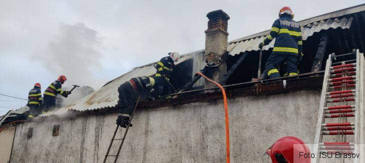 BRAȘOV. Incendiu în Sânpetru (Galerie FOTO) 2 IMG-20220129-WA0004_294280.jpg