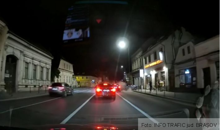 BRAȘOV. O mașină în care se aflau mai mulți tineri, coliziune pe Bulevardul 15 Noiembrie! 3 Screenshot_20220108-000934_Facebook_293804.jpg