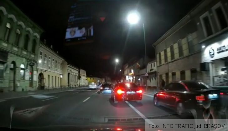 BRAȘOV. O mașină în care se aflau mai mulți tineri, coliziune pe Bulevardul 15 Noiembrie! 2 Screenshot_20220108-001544_Facebook_293803.jpg