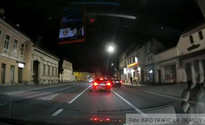 BRAȘOV. O mașină în care se aflau mai mulți tineri, coliziune pe Bulevardul 15 Noiembrie! 5 Screenshot_20220108-001546_Facebook_293801.jpg