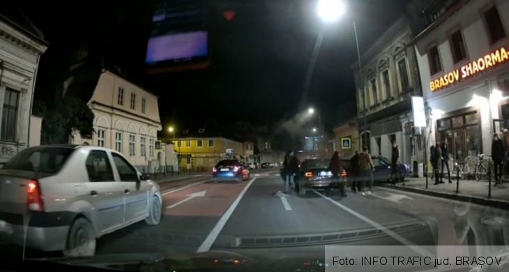BRAȘOV. O mașină în care se aflau mai mulți tineri, coliziune pe Bulevardul 15 Noiembrie! 4 Screenshot_20220108-003348_Facebook_293805.jpg