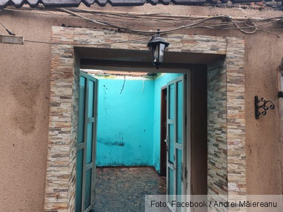 BRAȘOV. Familia din Sânpetru rămasă fără acoperiș deasupra capului în toiul iernii, ajutată printr-o mobilizare exemplară a comunității 3 incendiu sanpetru 3_294343.jpg