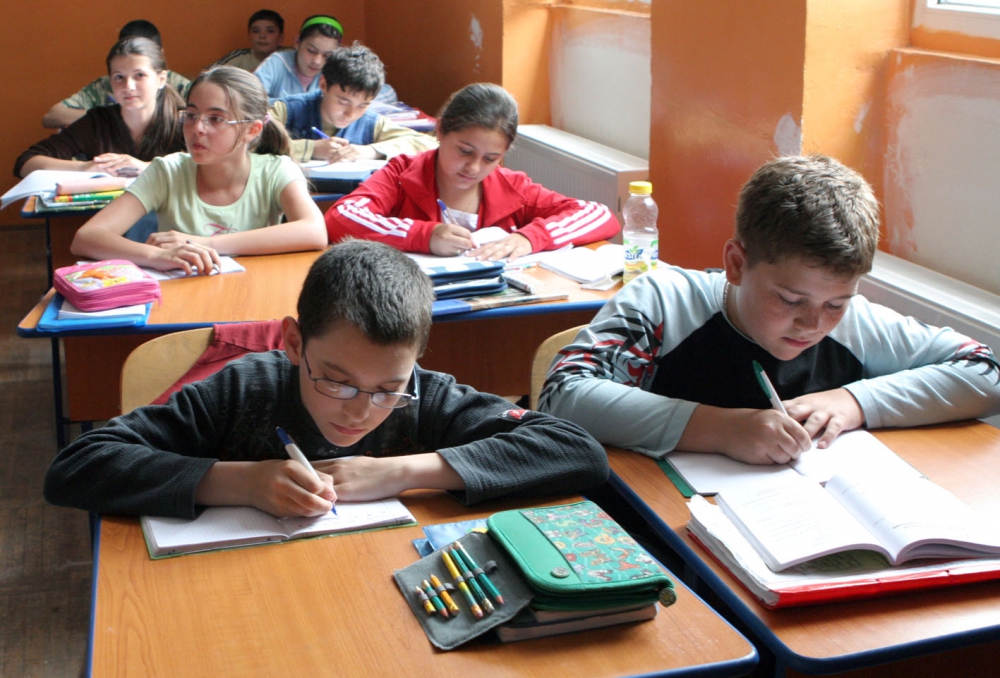 Elevii s-au întors la școală 6 article_244058_1.jpg
