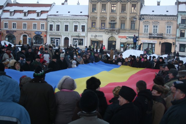 Brașovenii au... încins Hora Unirii și pe ger 15 article_245847_2.jpg