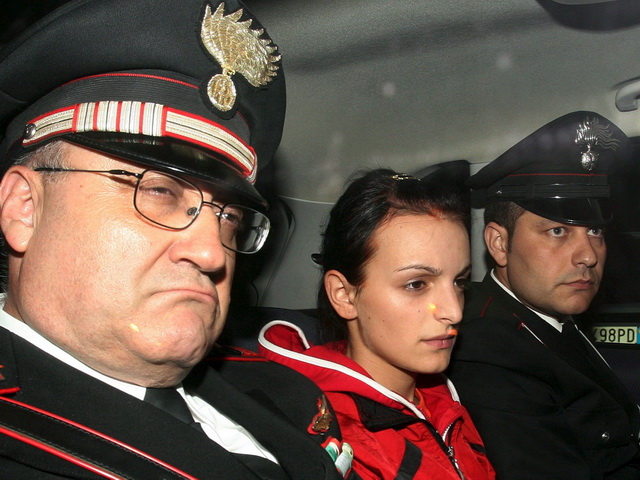 Românca care ucis o italiancă cu umbrela, condamnată la 16 ani de închisoare 6 article_246087_1.jpg