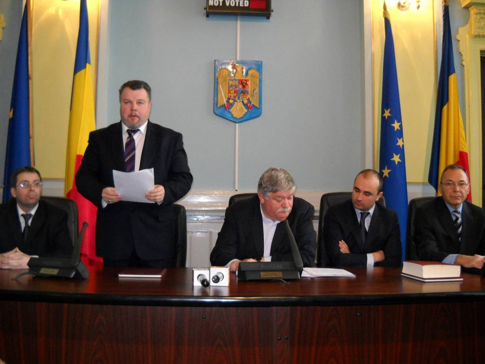 Brașov. Noii subprefecți au depus jurământul 6 article_246685_1.jpg
