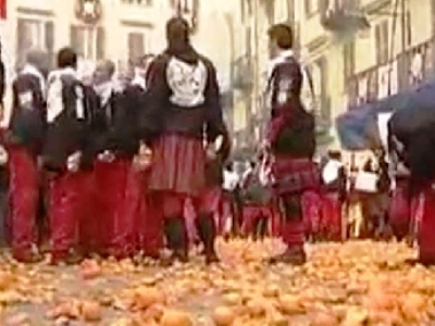 Trei mii de oameni s-au bătut cu portocale 9 article_247919_2.jpg