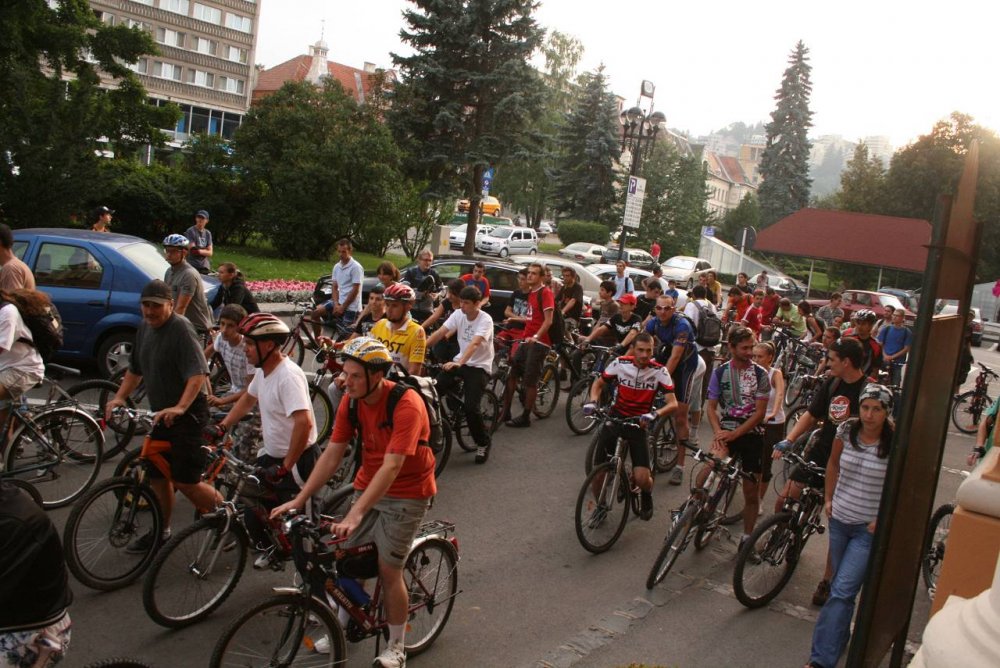 Brașov. Reîncepe Masa Critică 6 article_248532_1.jpg