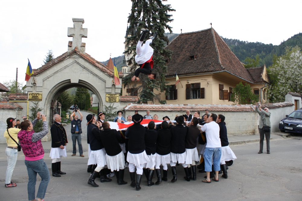 Brașov. Junii Tineri au trecut proba bărbăției 14 article_252221_1.jpg