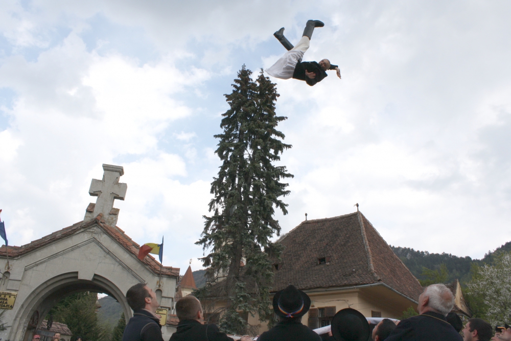 Brașov. Junii Tineri au trecut proba bărbăției 17 article_252221_5.jpg