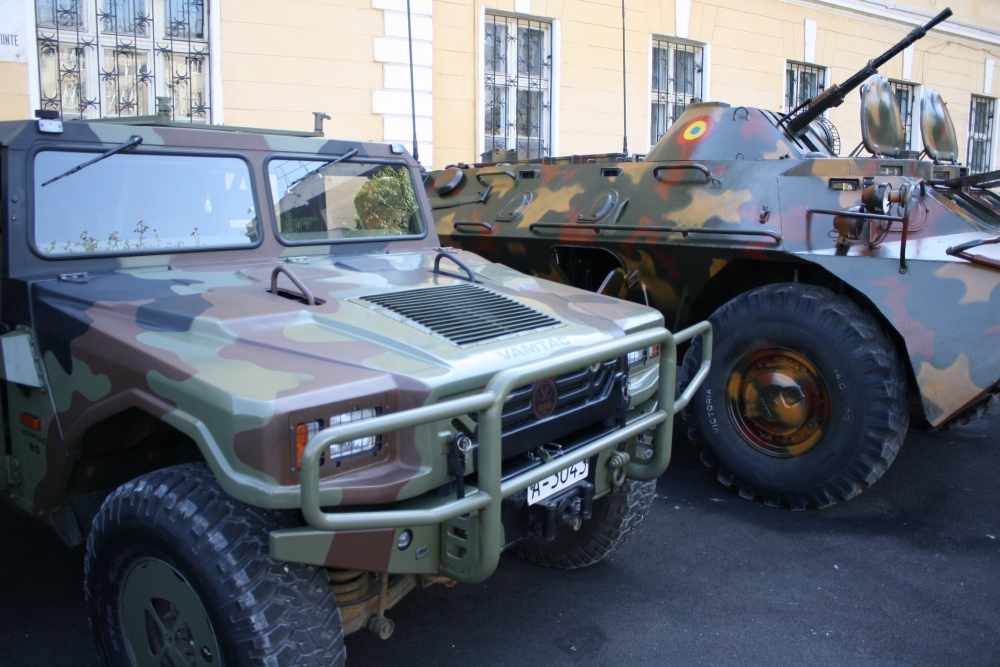 Brașov. Expoziție de armament în aer liber 9 article_253367_2.jpg