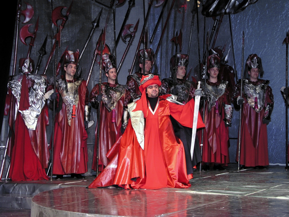 Brașov. Romeo în travesti la Opera Brașov 6 article_255181_1.jpg