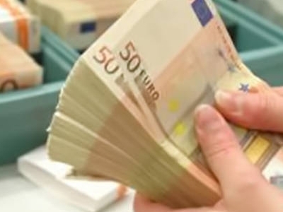 Uite cum evoluează cursul euro și al dolarului 1 article_429161_1.jpg