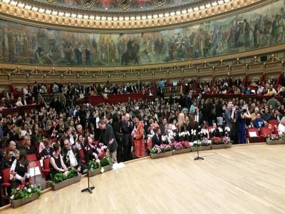 SENZAȚIE. Andreea Marin, cu sânii la înaintare la un eveniment!!! 1 article_429317_1.jpg