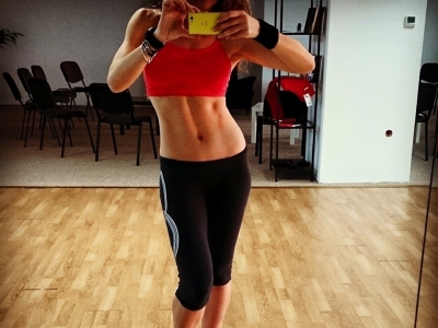 UAU. Carmen Brumă, topless!!! Motivul pentru care s-a pozat așa... 1 article_429319_1.jpg