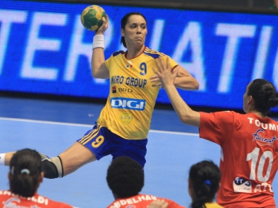 POZE DE SENZAȚIE. Aurelia Brădeanu, cum n-aţi mai văzut-o până acum!!! 1 article_429355_1.jpg