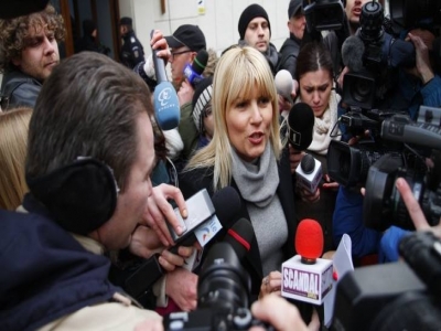 ȘOCANT. Elena Udrea s-a simţit violată, cu cătușele la mâini!!! 1 article_429608_1.jpg