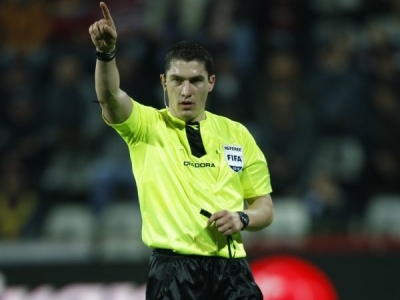 BRAȘOV. Istvan Kovacs arbitrează meciul FC Brașov - Dinamo București 1 article_429768_1.jpg