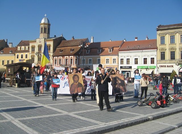 BRAȘOV. Marșul pentru Viaţă i-a deranjat pe unii 1 article_429807_1.jpg