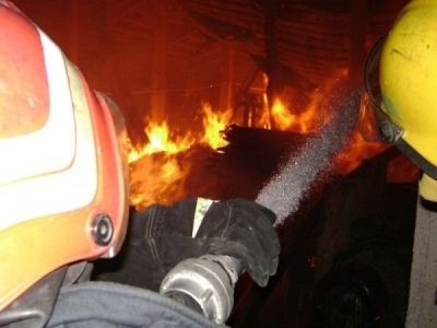 Trei case au fost distruse într-un incendiu! Doi oameni au ajuns la spital 1 article_430153_1.jpg