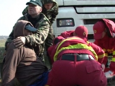A scăpat cu viață, după ce un camion a trecut cu roțile peste el 1 article_430166_1.jpg