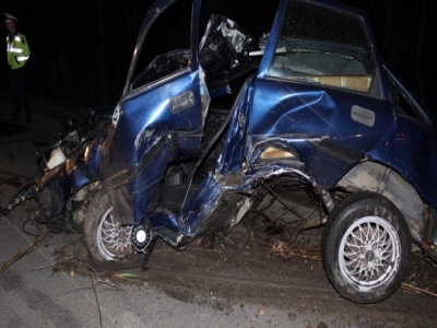 ACCIDENT. Trei răniţi grav, după izbirea unui autoturism de un copac 1 article_430607_1.jpg