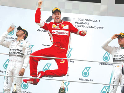 Sebastian Vettel a luat fața Mercedes-ului 1 article_430663_1.jpg