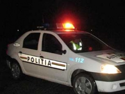 Un șofer băut a intrat cu mașina într-un autoturism în care erau trei copii 1 article_430709_1.jpg