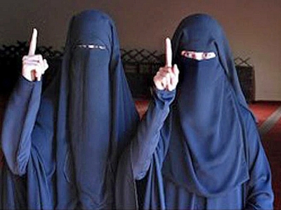 Tot mai multe adolescente din țările occidentale se alătură teroriștilor ISIS 1 article_430757_1.jpg
